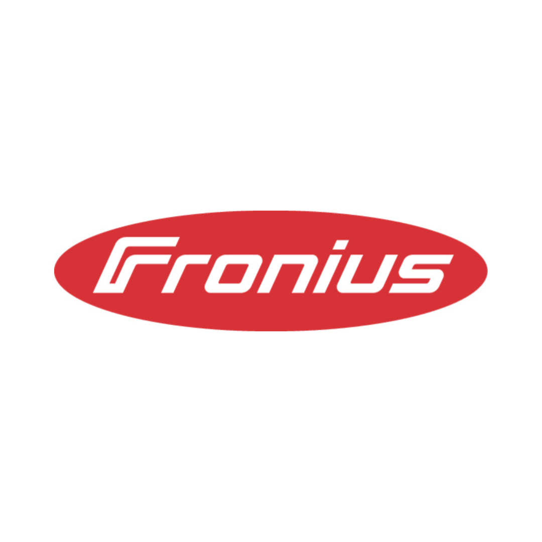 Das Bild zeigt das Logo des Herstellers Fronius das Logo ist mit weißem Schriftzug auf roten Hintergrund